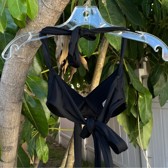 Victoria’s Secret Black Bikini Top with Ties ! - Picture 6 of 6